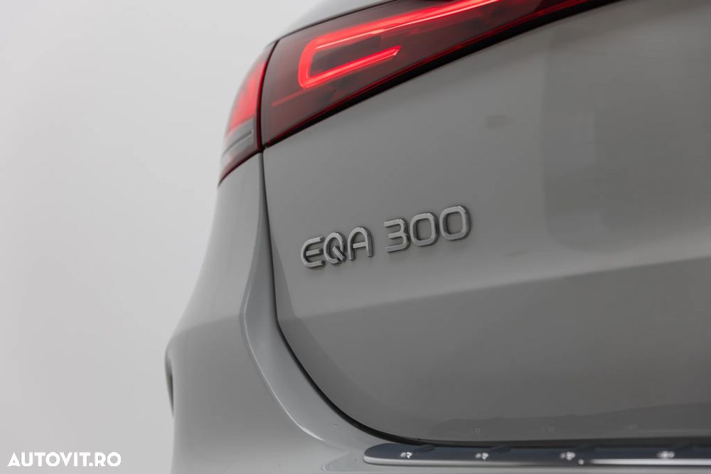 Mercedes-Benz EQA 300 4MATIC - 18