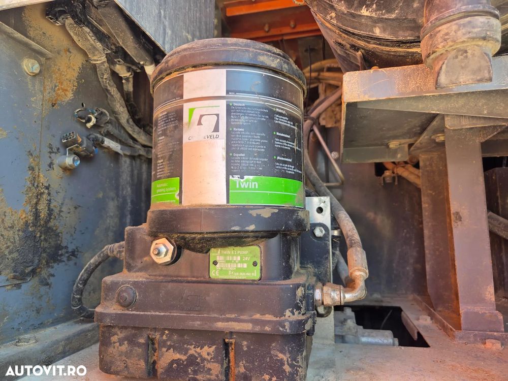 Hitachi ZX300LC-6, 2020, 8.155h, cupa NOUA 1,8m, 31,3 tone, protectie cabina, inst picon pe brate, gresare automata, lant 90% bun doar 700h deplasare, ad sapare 8m, motor Isuzu, 3 pompe hidr HITACHI, camera spate si laterale, STARE BUNA, 94.900 Eur+Tva - 33