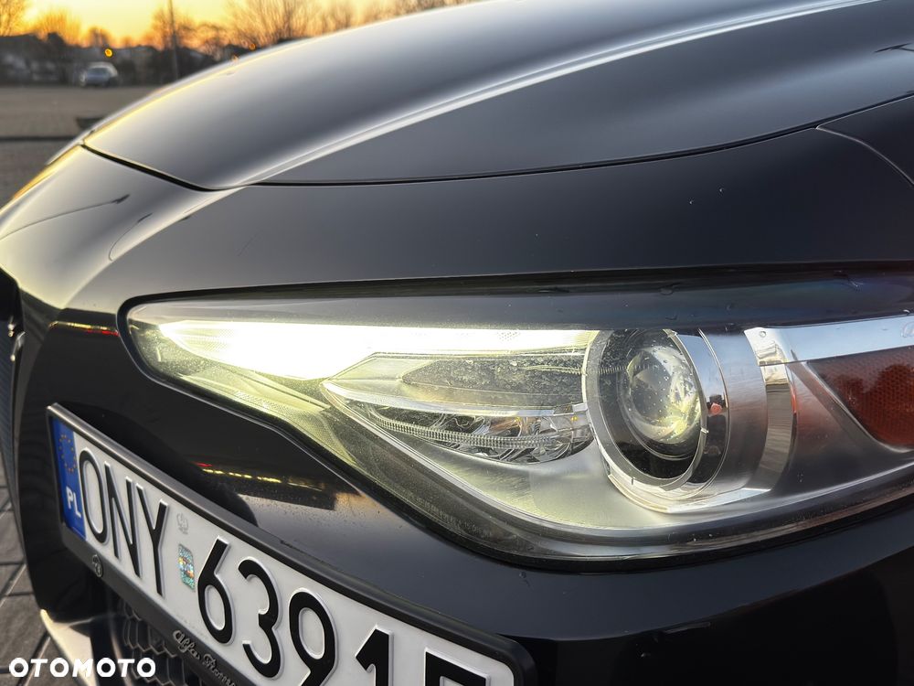 Alfa Romeo Giulia 2.0 Turbo 16V AT8-Q4 Ti - 23