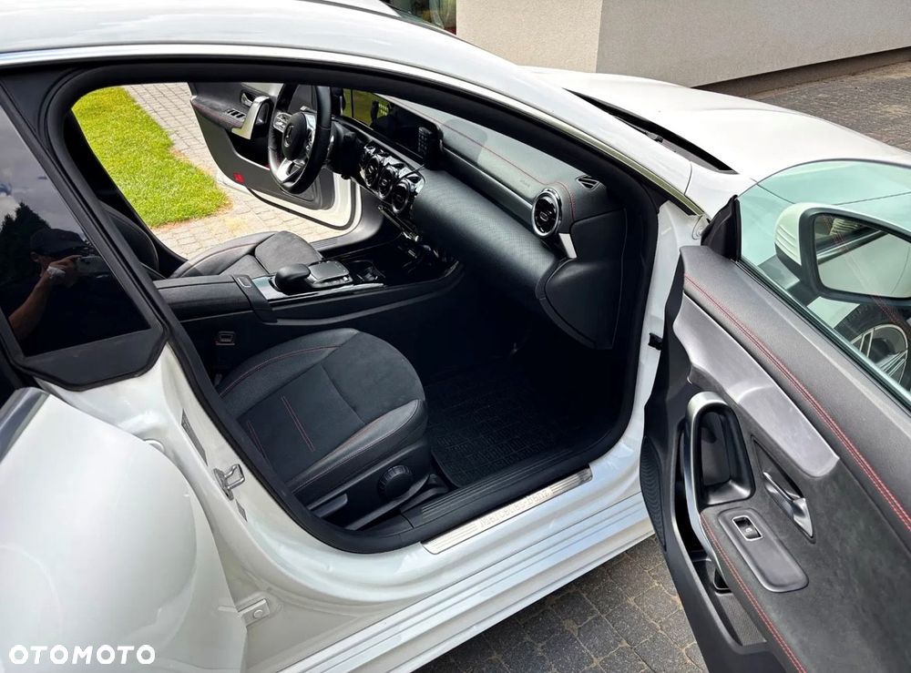 Mercedes-Benz CLA 250 E AMG Line 8G-DCT - 10
