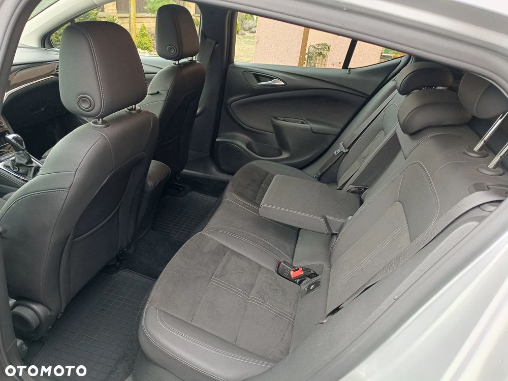 Opel Astra 1.2 T Business Elegance S&S - 28