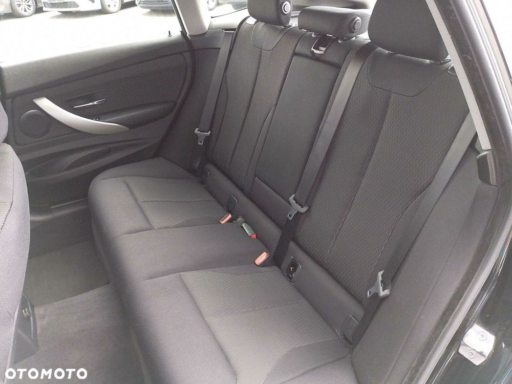BMW Seria 3 320i GPF xDrive - 28