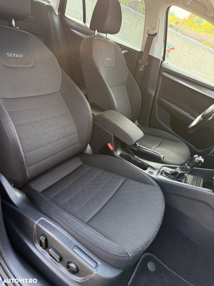 Skoda Octavia Combi 2.0 TDI 4x4 DSG RS - 13