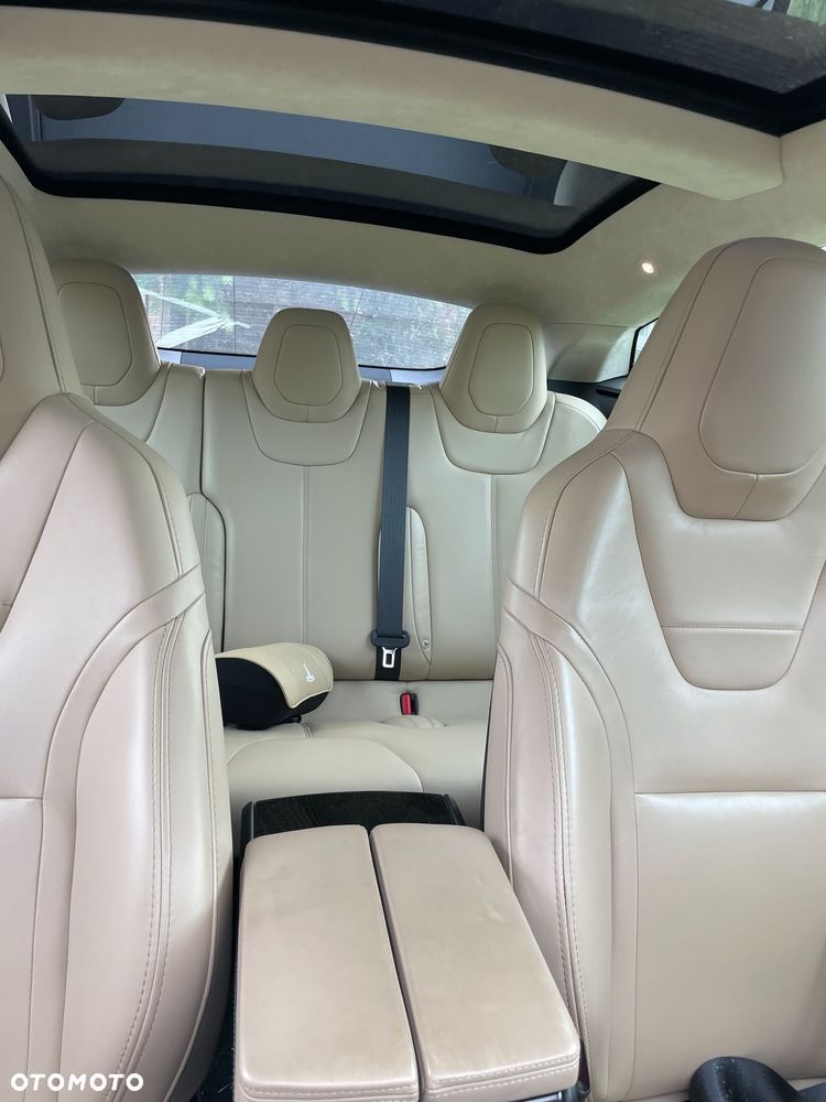 Tesla Model S - 16
