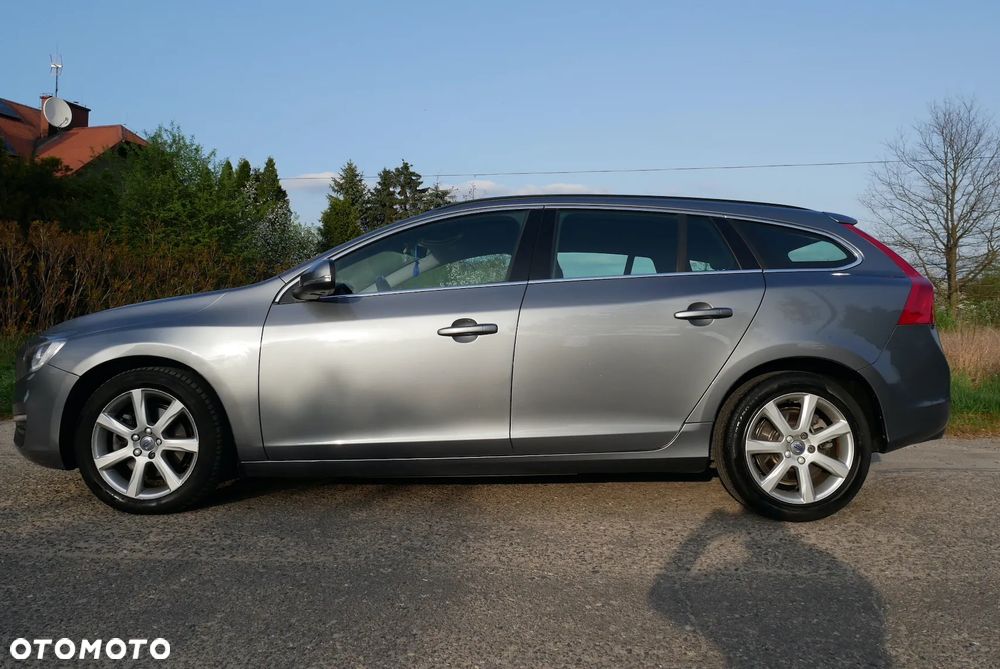 Volvo V60 D4 Geartronic Momentum - 1