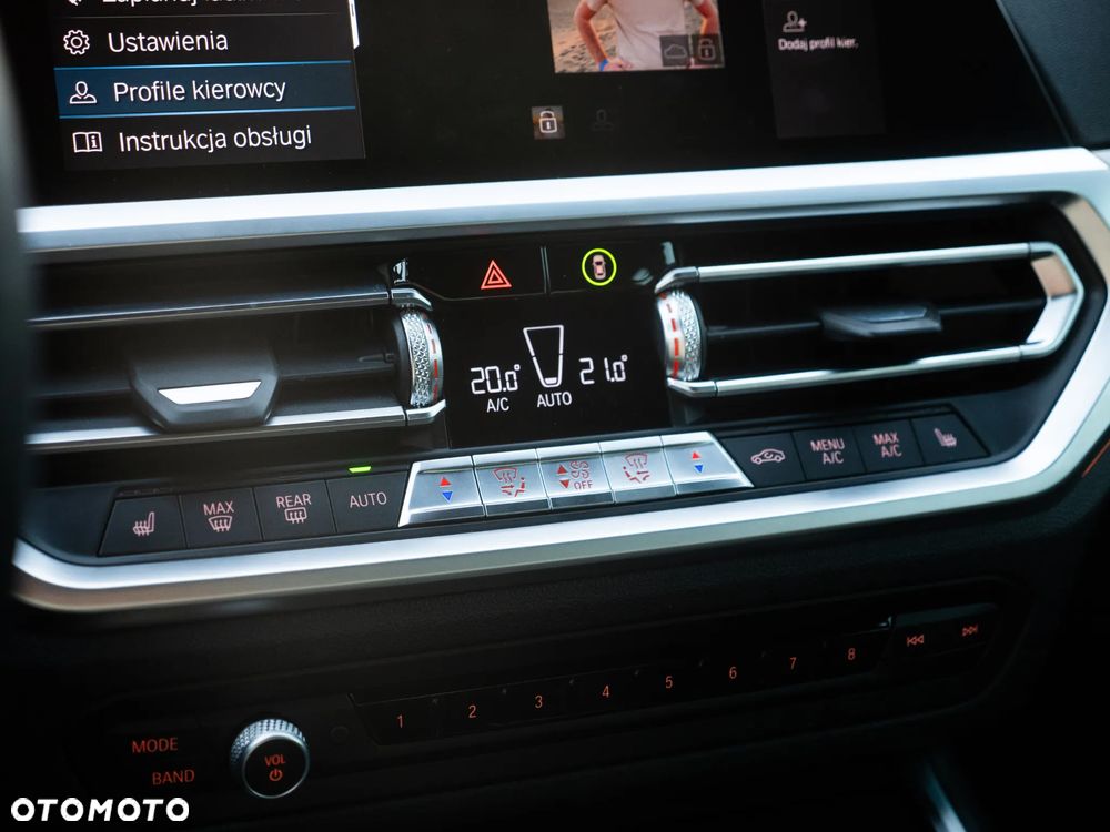 BMW Seria 3 330e M Sport - 22