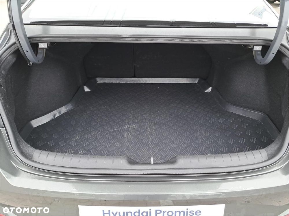 Hyundai Elantra - 13