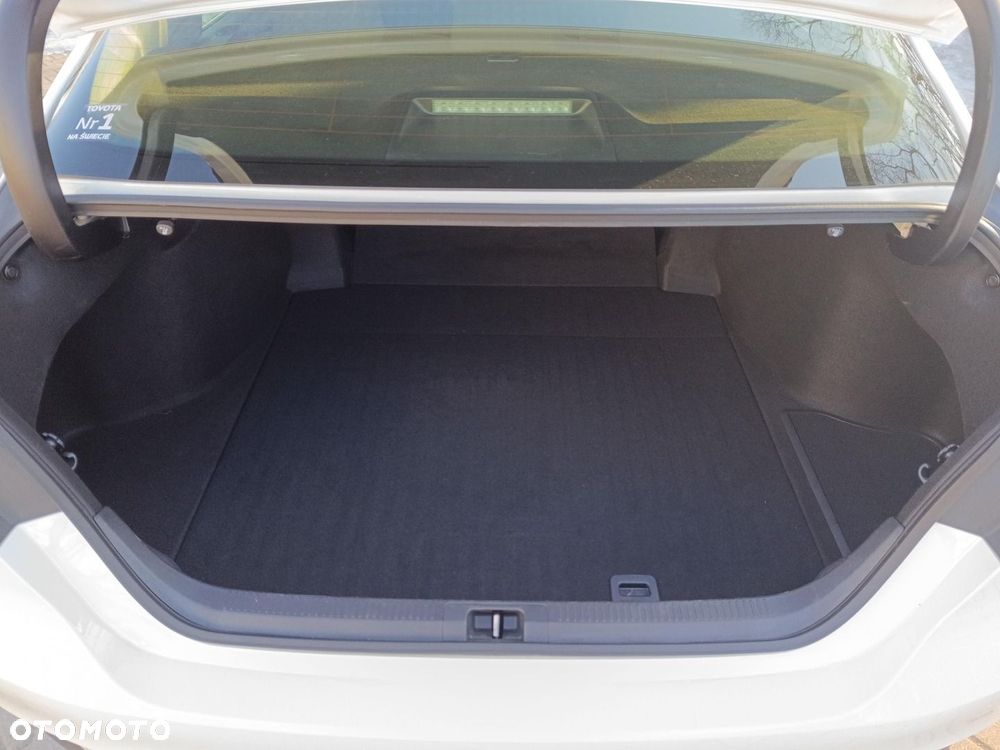 Toyota Camry 2.5 Hybrid Comfort CVT - 24