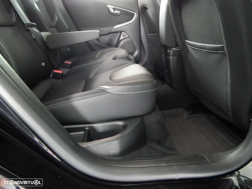 Volvo V40 2.0 D3 Momentum - 14