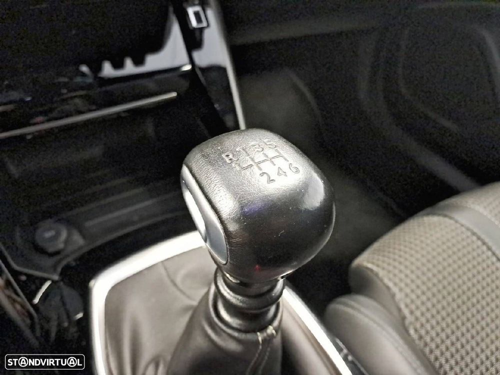 Peugeot 2008 1.5 BlueHDi GT - 24