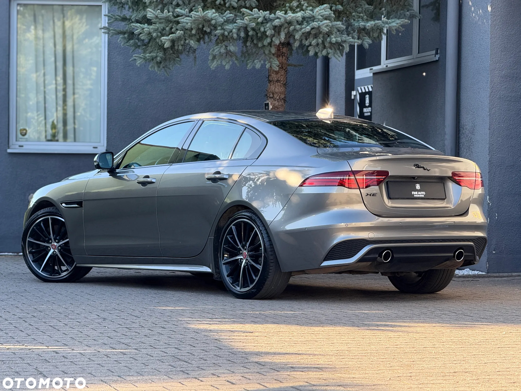 Jaguar XE 2.0 P250 R-Dynamic Black - 5