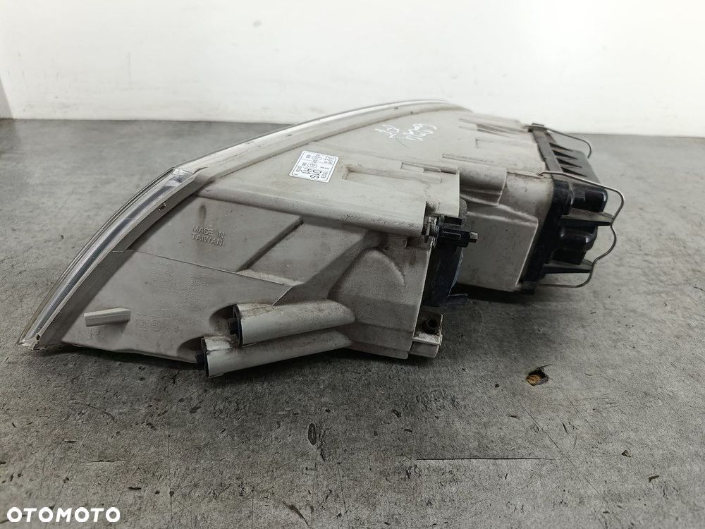 LAMPA PRZÓD PRAWA XENON SKODA OCTAVIA II 20-C335R  20-A669R TYC - 4