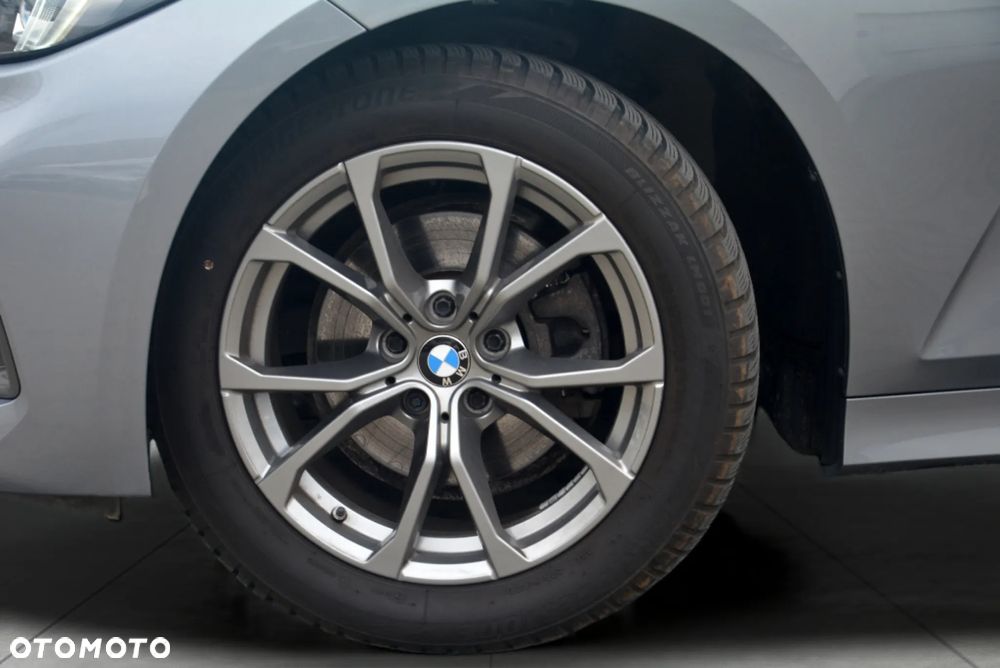 BMW Seria 3 320d xDrive - 13