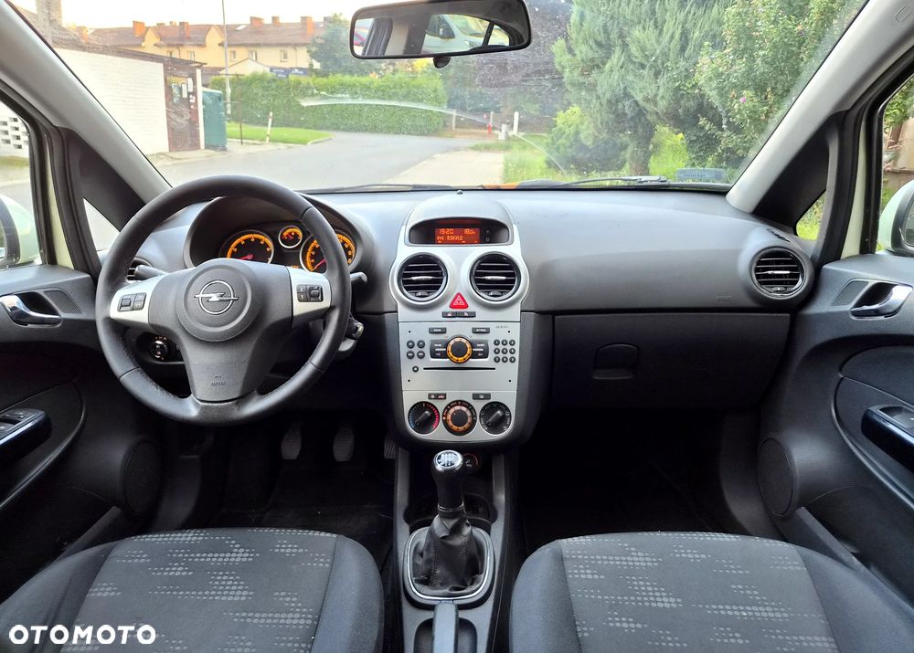 Opel Corsa 1.4 16V Satellite - 15