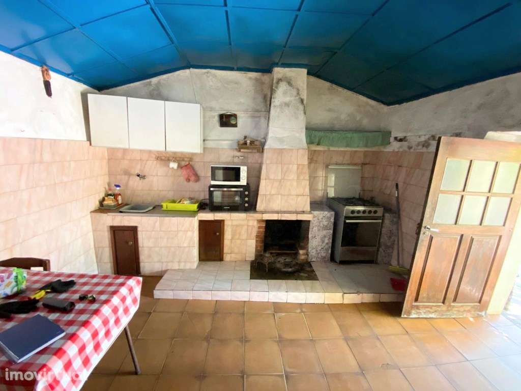 Moradia para restauro em Parada - Grande imagem: 4/22