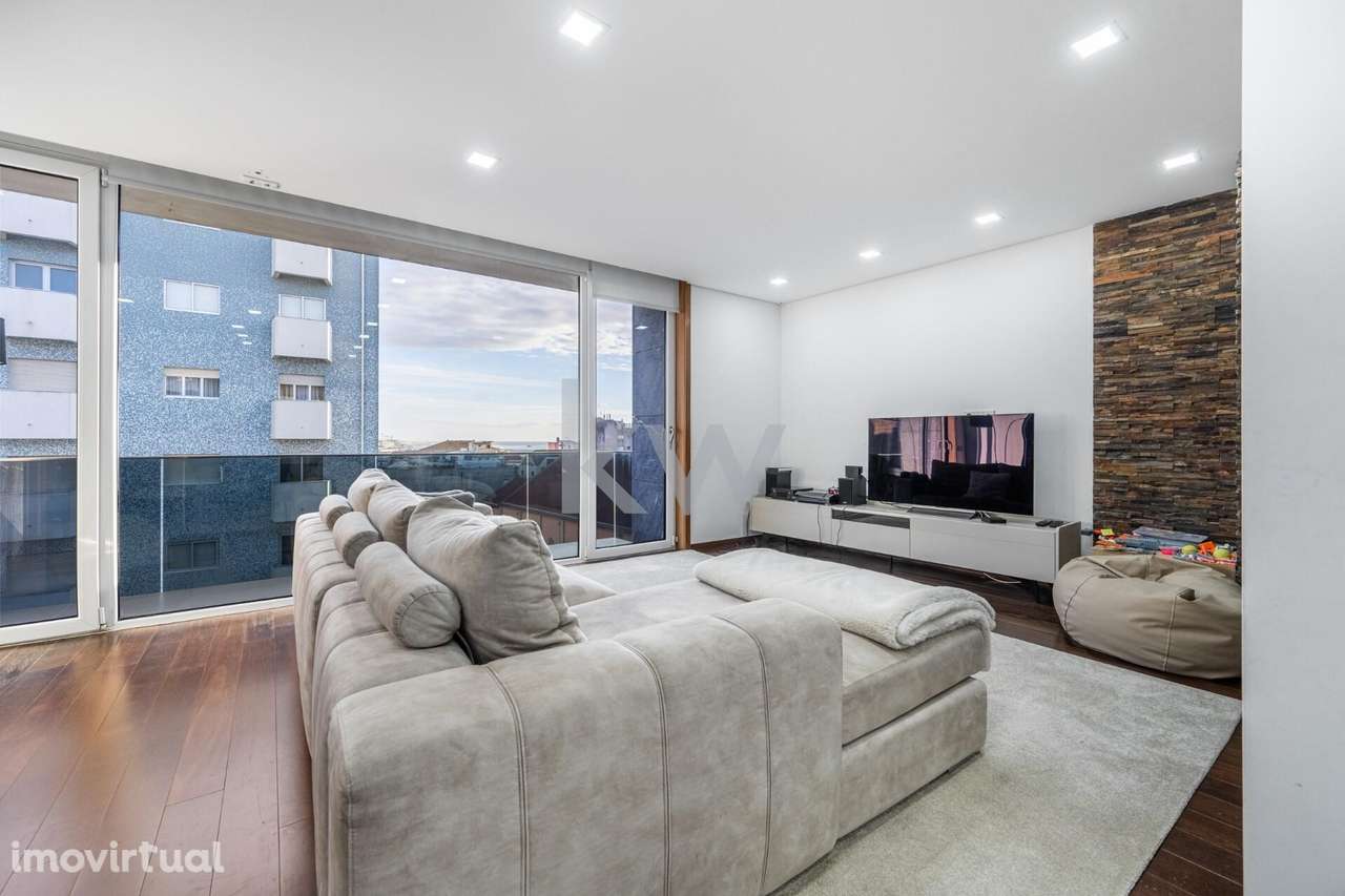 Fantástico apartamento T1 duplex remodelado e transformado em T4 - Grande imagem: 3/42