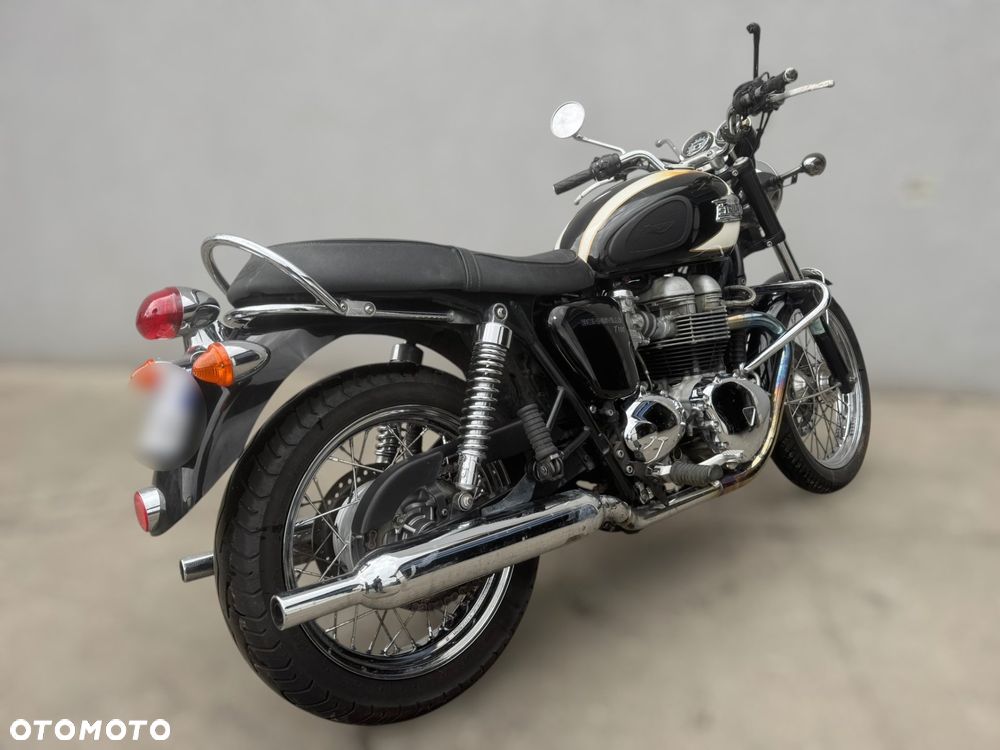 Triumph Bonneville - 3