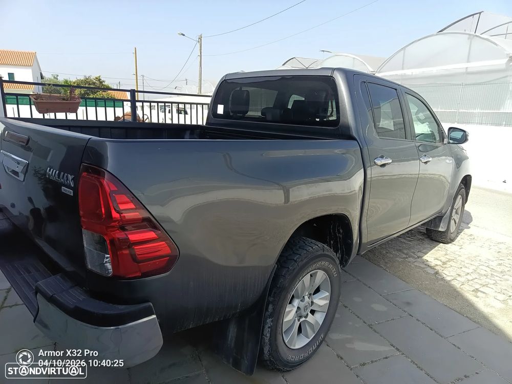 Toyota Hilux 2.4 D-4D 2WD CD Tracker - 2
