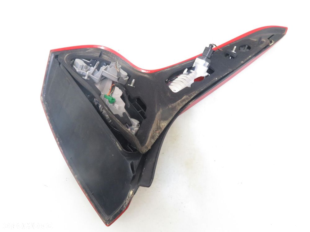 LAMPA PRAWA TYLNA VOLVO C30 - 6
