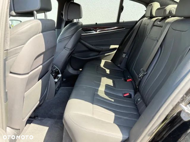 BMW Seria 5 520d xDrive - 17