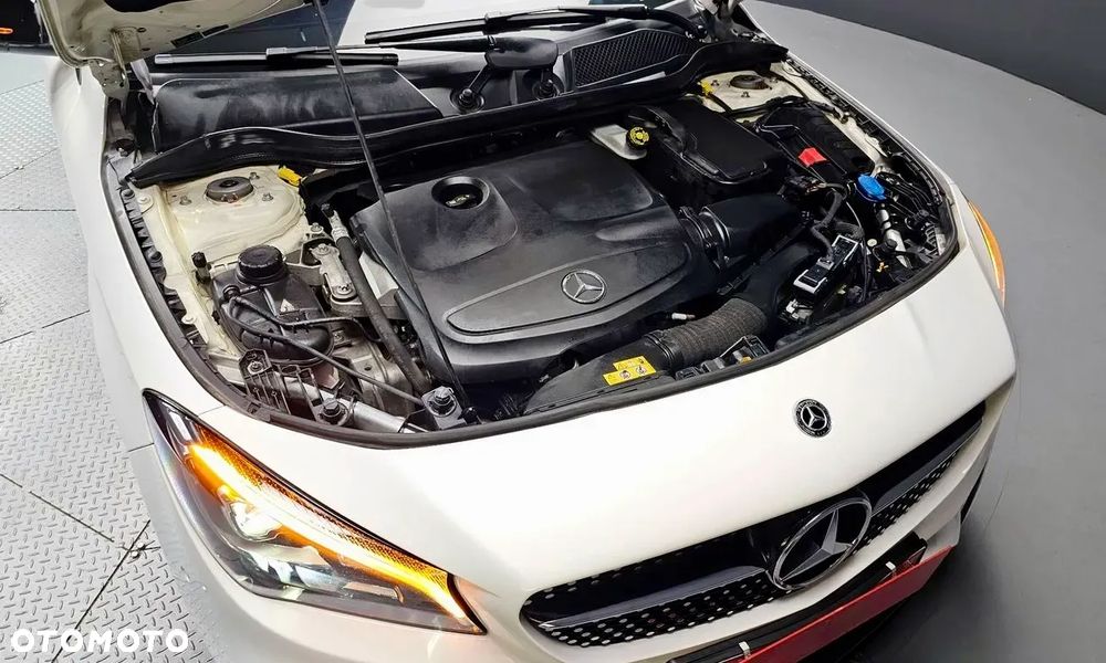 Mercedes-Benz CLA 250 4Matic 7G-DCT AMG Line - 10