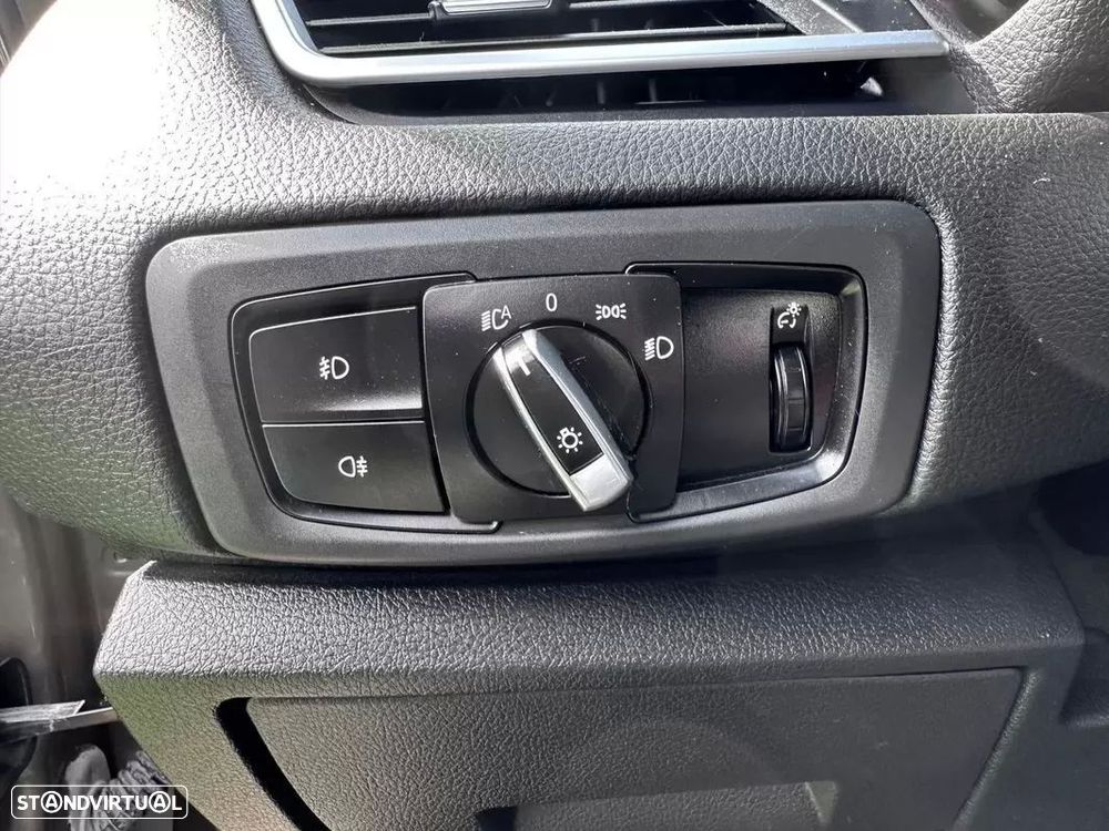 BMW 218 Active Tourer d Line Sport - 27