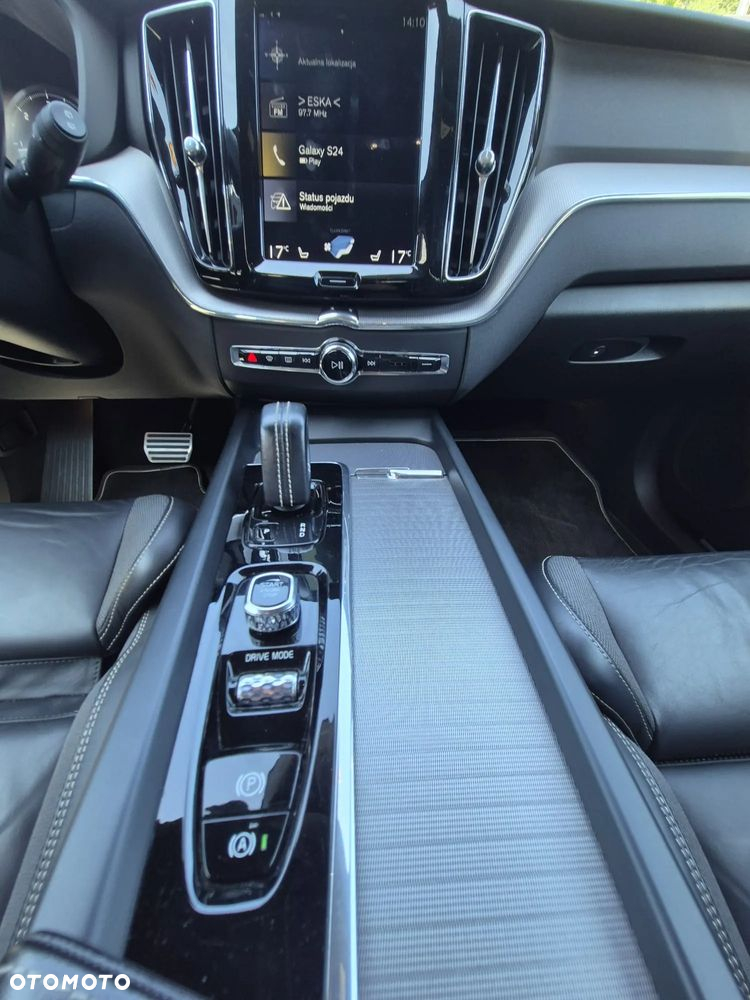 Volvo XC 60 B4 B R-Design - 11