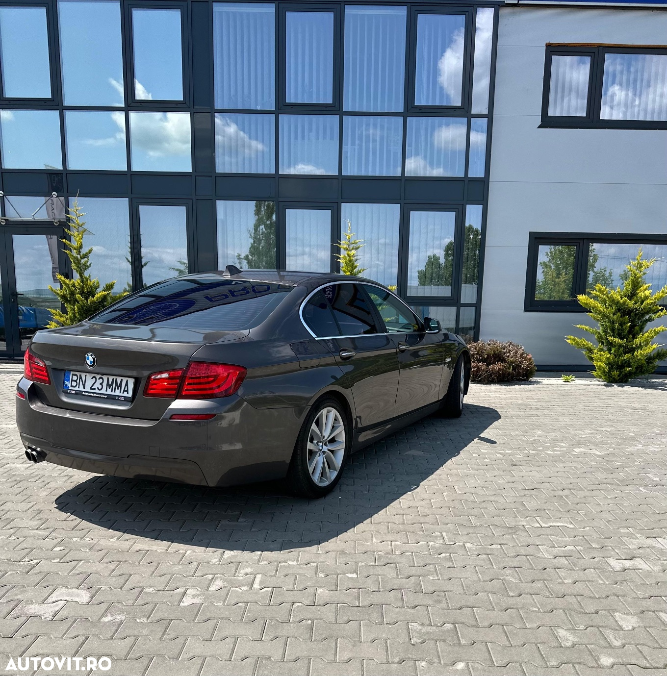 BMW Seria 5 525d xDrive AT - 11