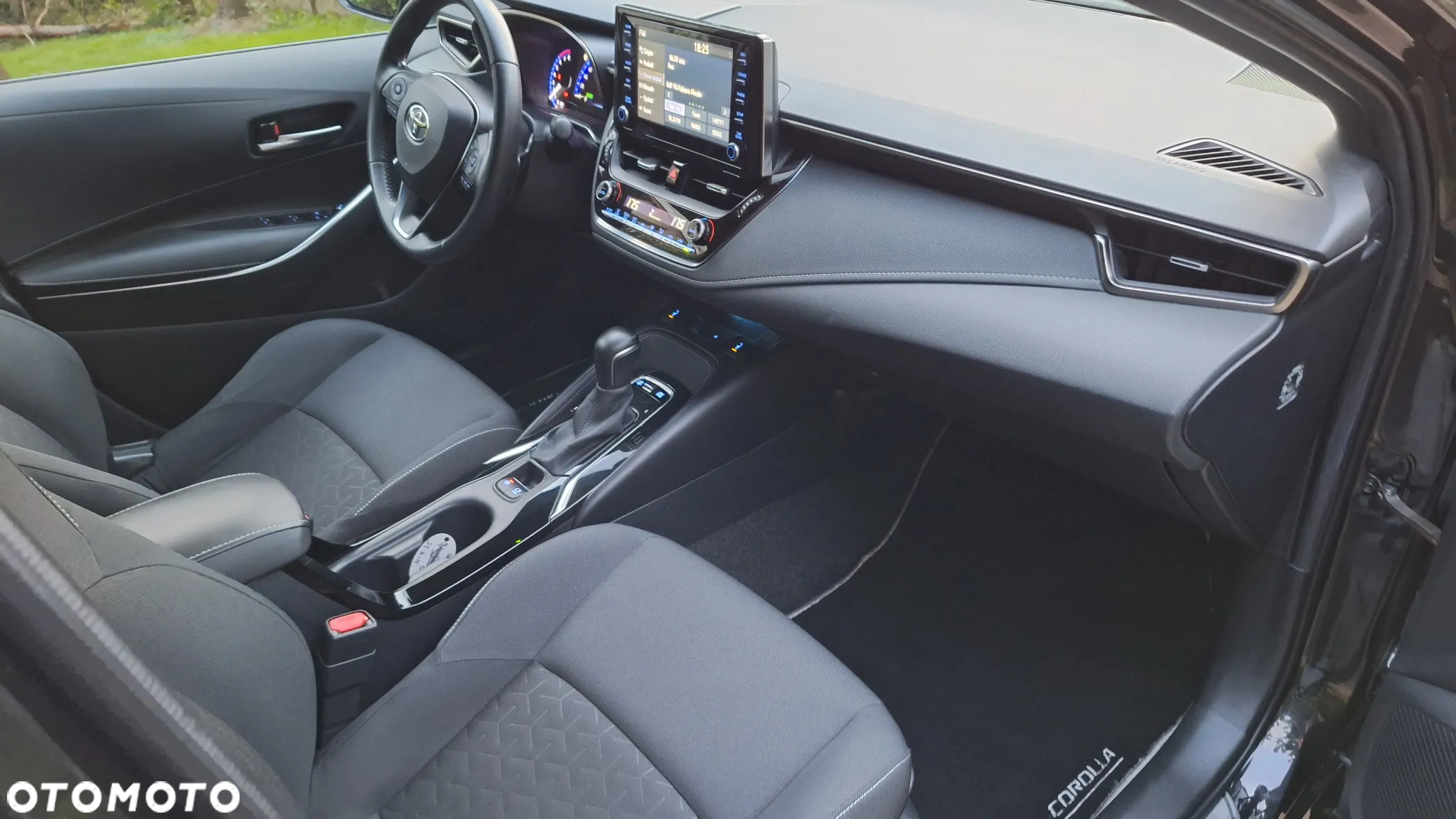 Toyota Corolla 2.0 Hybrid Style - 18