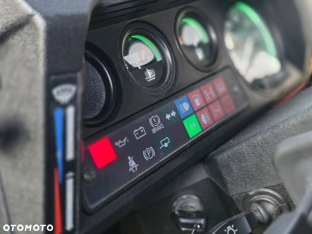 Land Rover Defender - 31