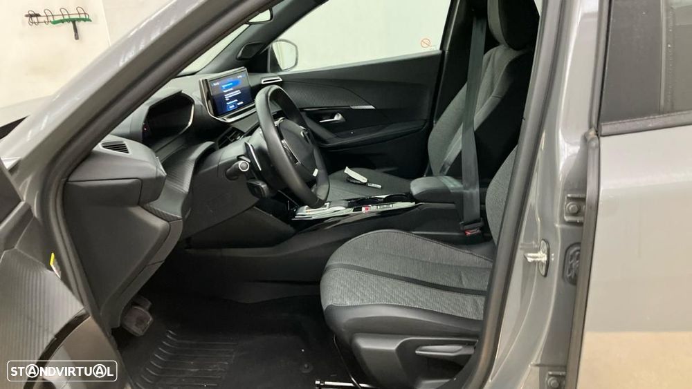 Peugeot 2008 1.2 PureTech Allure EAT8 - 5