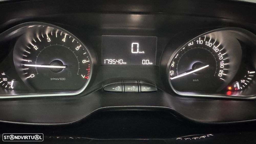 Peugeot 2008 1.2 PureTech Style - 20