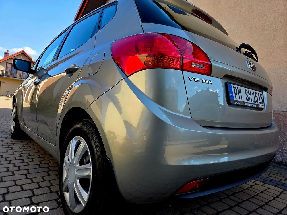 Kia Venga - 15