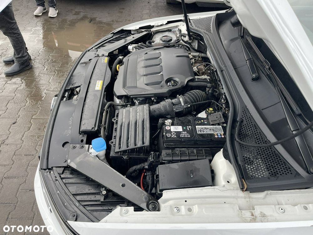 Volkswagen Passat Variant 2.0 TDI SCR DSG Conceptline - 13