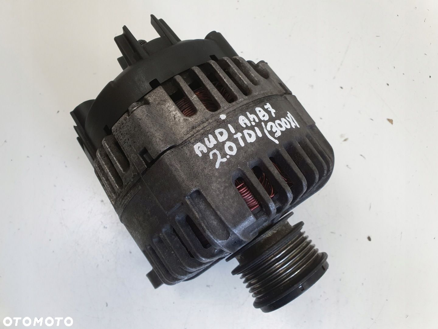Audi A4 B7 2.0 TDI ALTERNATOR 06F903023H valeo 140A - 1