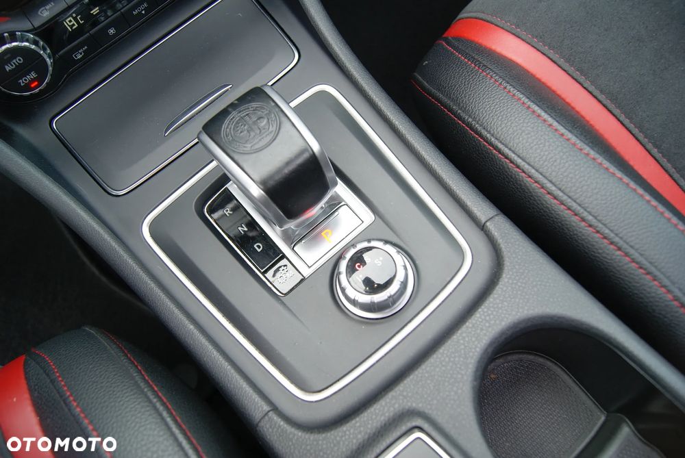 Mercedes-Benz CLA - 37