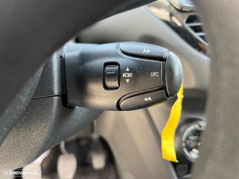 Peugeot 208 1.2 VTi Access - 43