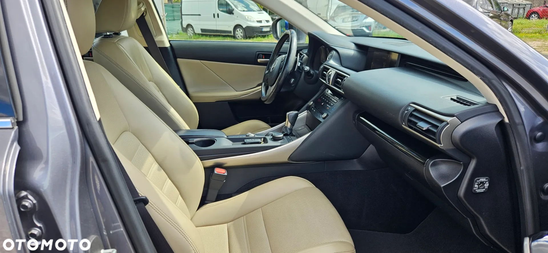 Lexus IS 300h Business Edition - 24