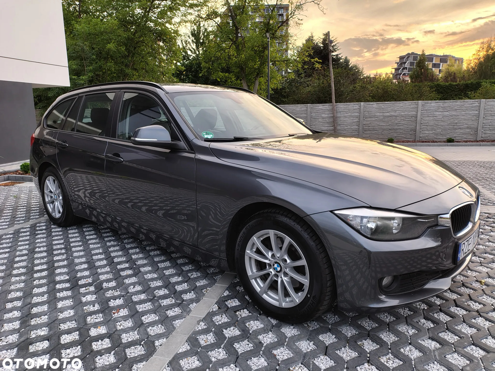 BMW Seria 3 318d Touring - 3