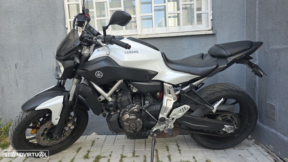 Yamaha MT-07 Naked - 4