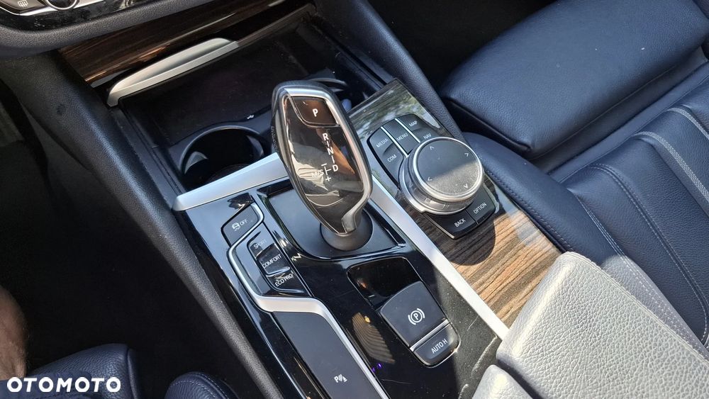 BMW Seria 5 530i Sport Line - 31