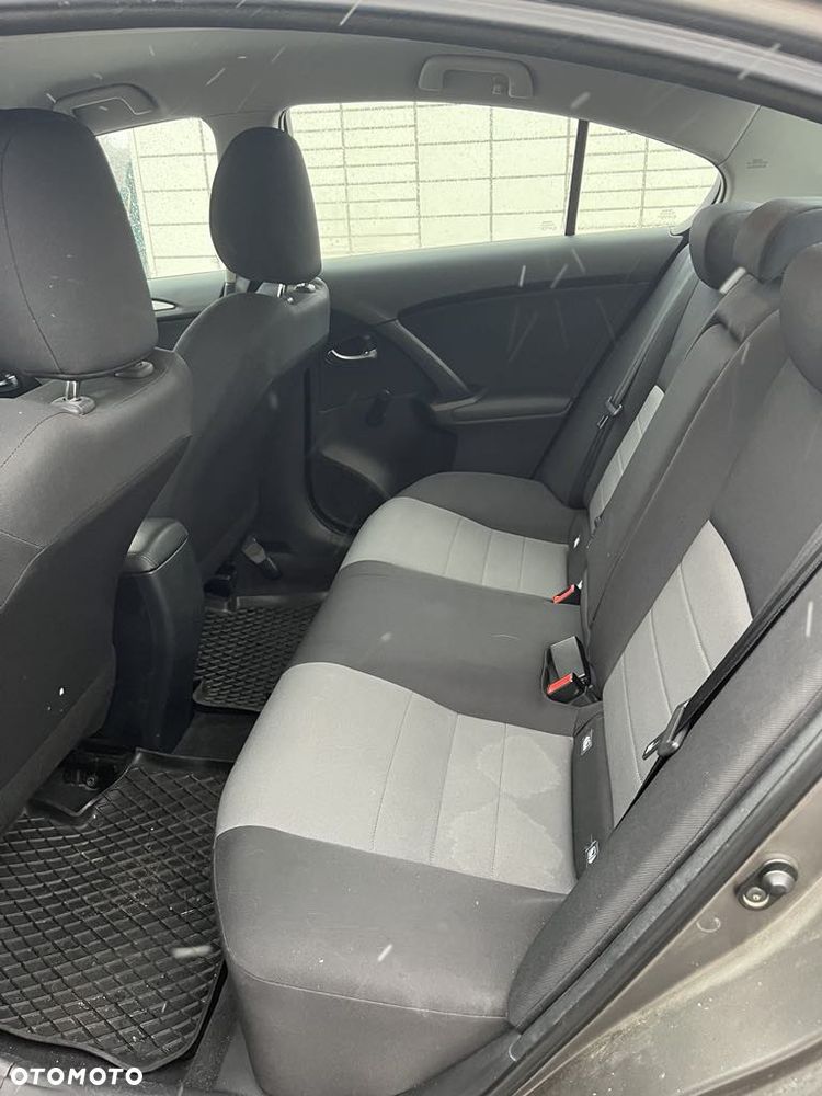 Toyota Avensis 1.6 D-4D Active - 10