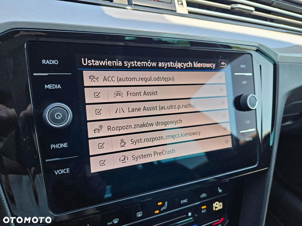 Volkswagen Passat - 19