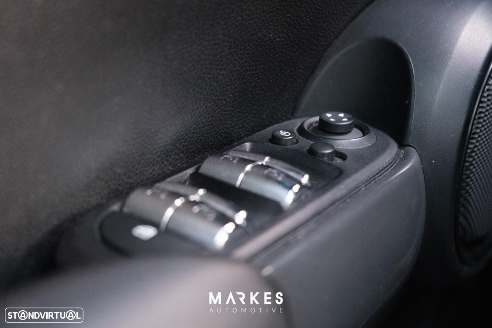 MINI 5 Portas One D Blackyard - 20