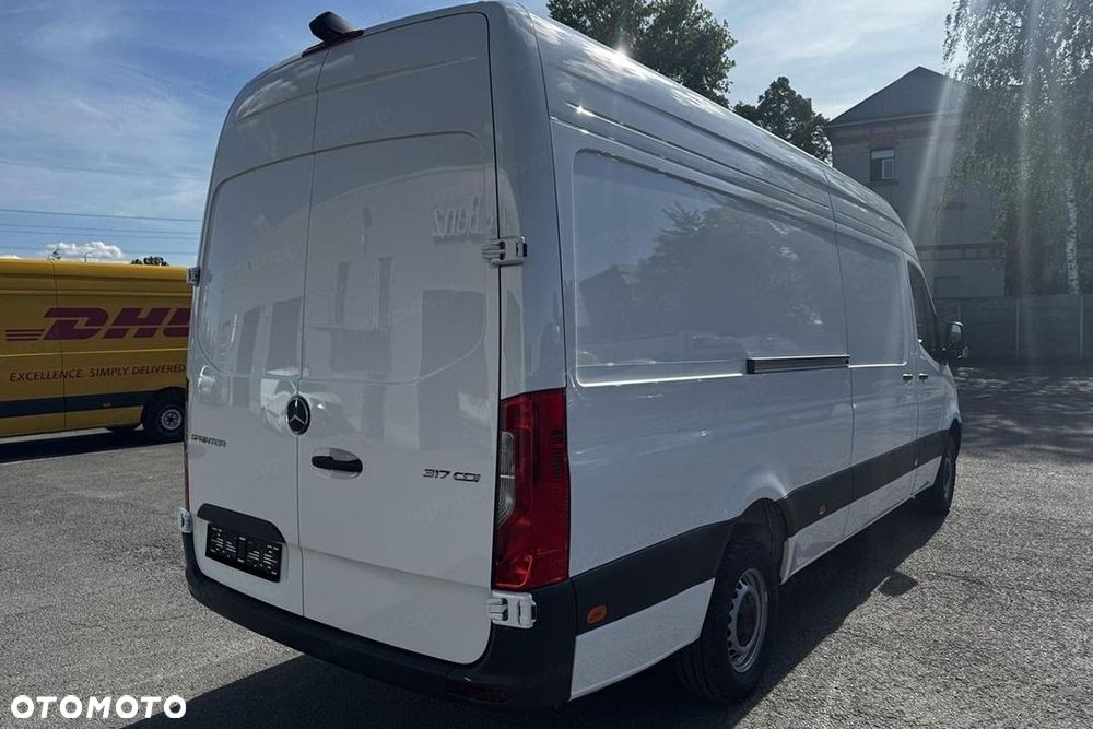 Mercedes-Benz Sprinter 317 CDI Długi PRO AUT 1.9 170KM - 10