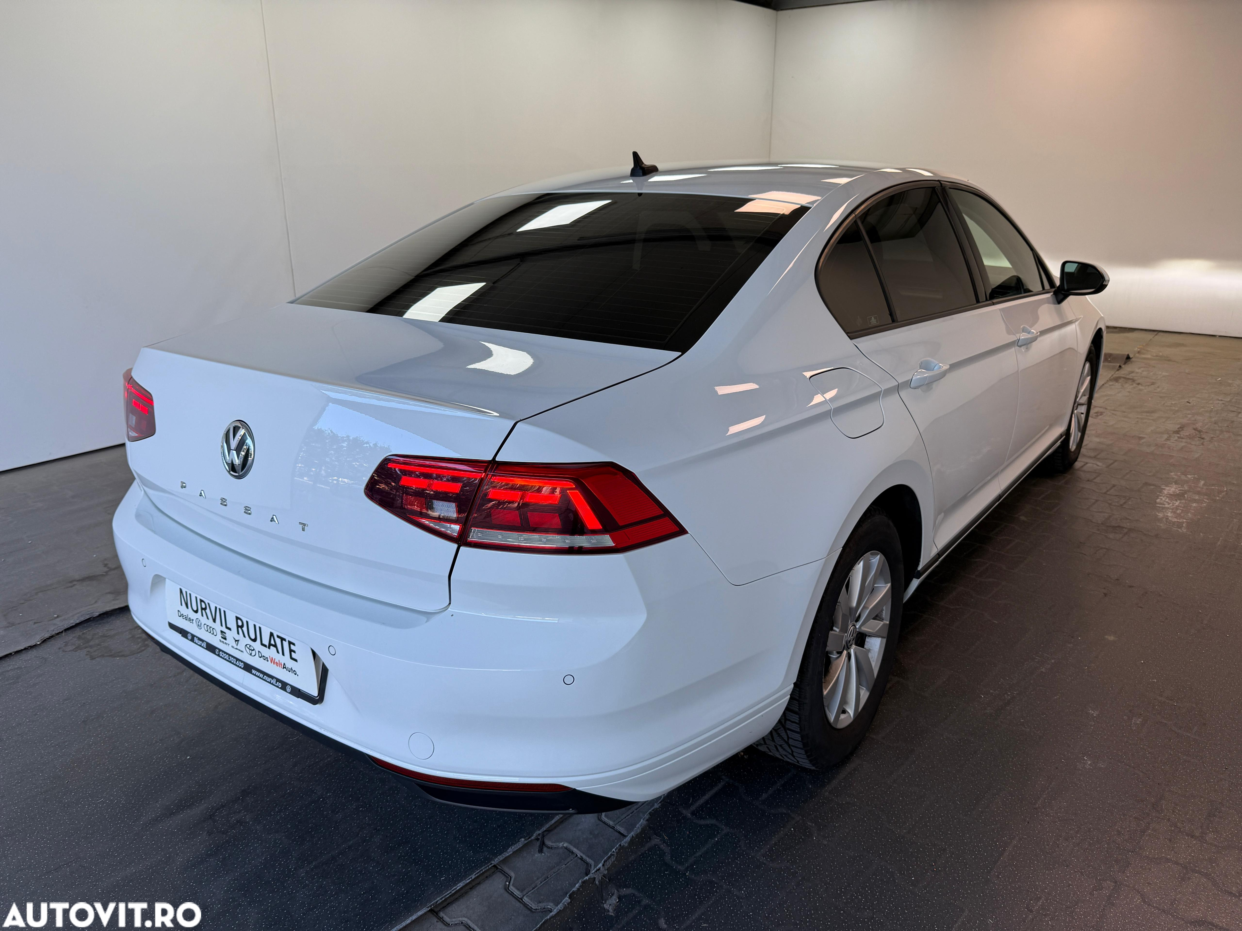 Volkswagen Passat 1.6 TDI DSG Comfortline - 14