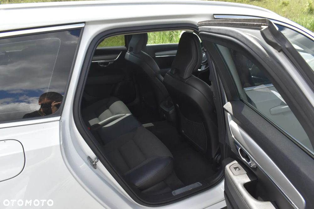 Volvo V90 D4 Momentum Pro - 25