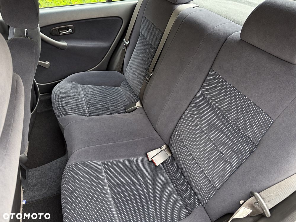 Honda Civic 1.4i S - 11