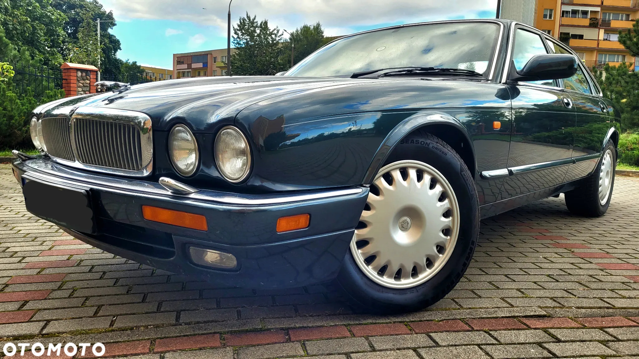 Jaguar XJ - 4