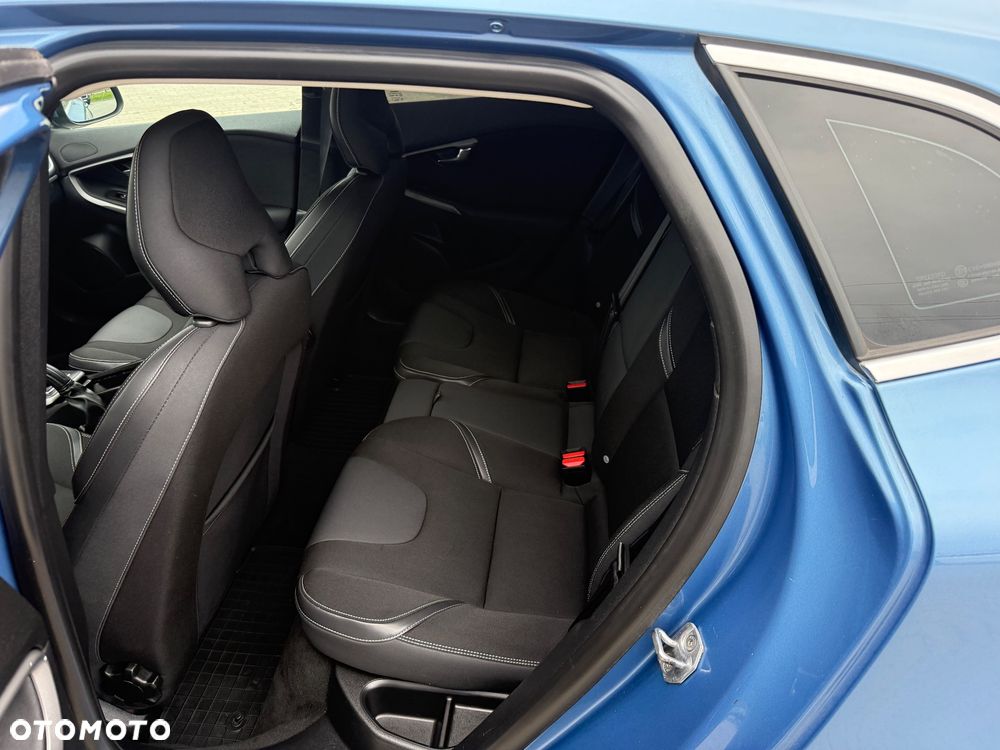 Volvo V40 D2 Momentum - 16